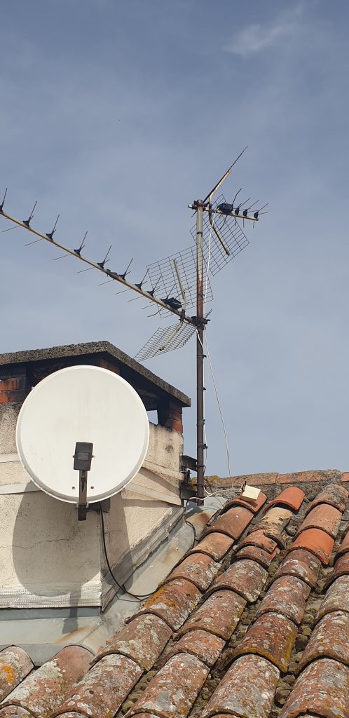 Dépannage d'une antenne TV et de ses fixations